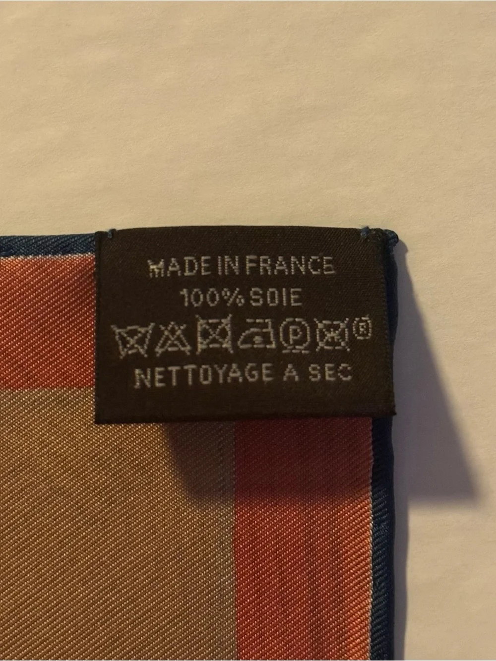 Hermès “Jeu des Ómnibus et Dames Blanches” Silk Carrè - with box - Picture 4 of 7